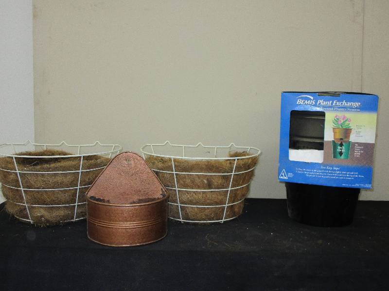 lot 25 image: Various Planters, In Ground Planter System