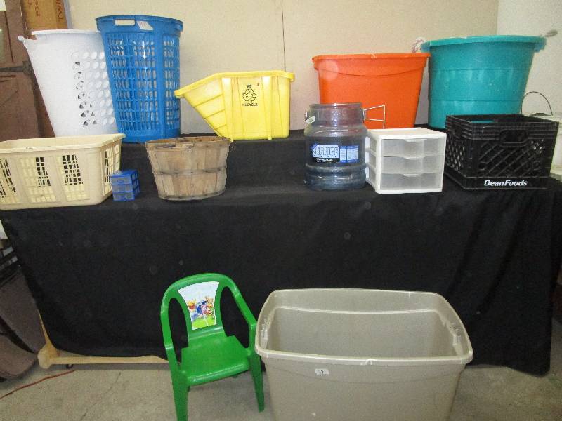 lot 46 image: Assortment of Baskets and Tubs