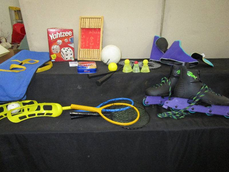 lot 55 image: Volleyba1l, Birdie Rackets, Yahtzee, Phase 10