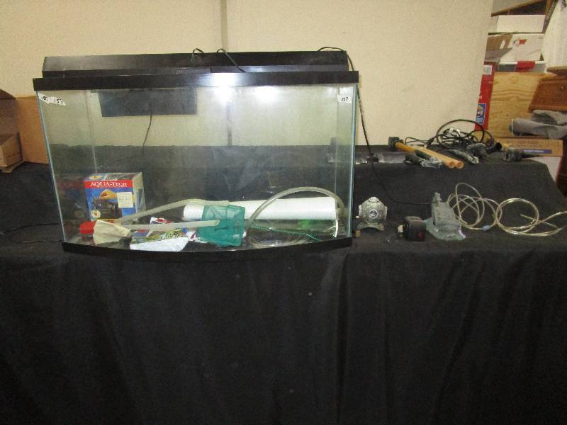 lot 68 image: Aquarium with accessories (36 x 16 x 23)
