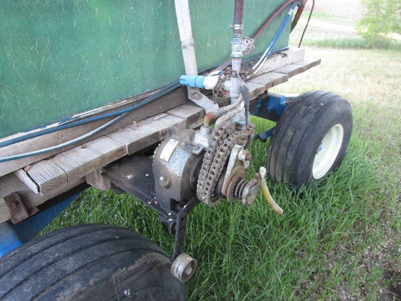 FIBERGLASS 550 gal WATER TANK ON HEAVY DUTY RUNNING GEAR