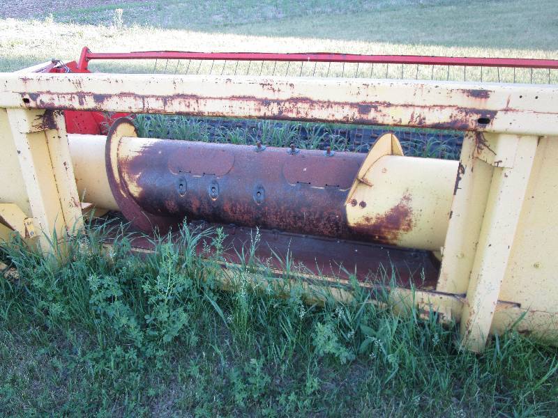 NEW HOLLAND 126 HEADER WITH MELROSE 378 PICK UP 107