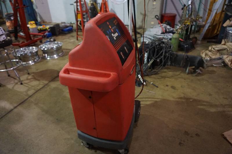 lot 4 image: SPX Robinair Model 82500 Transmission Oil Exchanger
