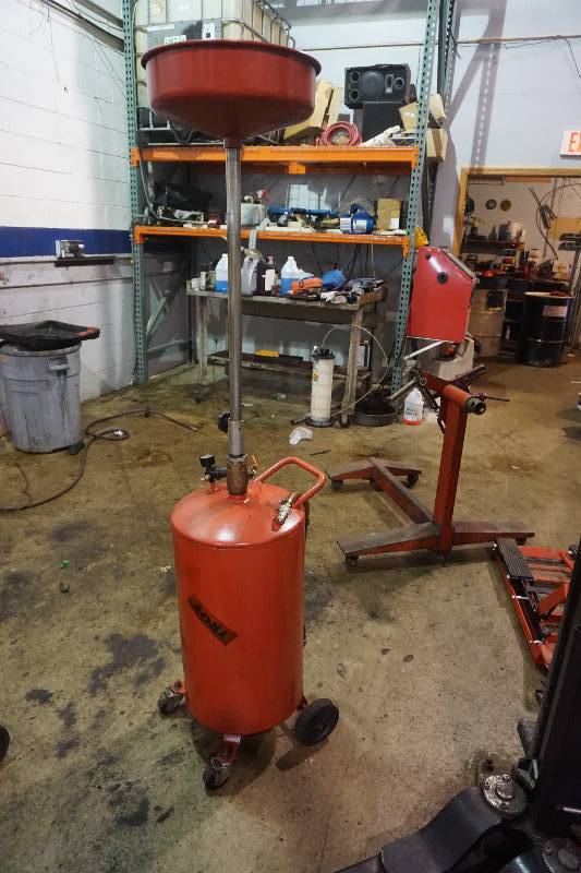 lot 17 image: Troy Brand Wheeled Pneumatic Oil ChangeDrain Canister