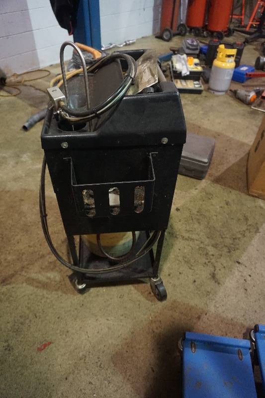 lot 21 image: BG Brand Model BG937 Pneumatic Power Steering Fluid Flushing Machine