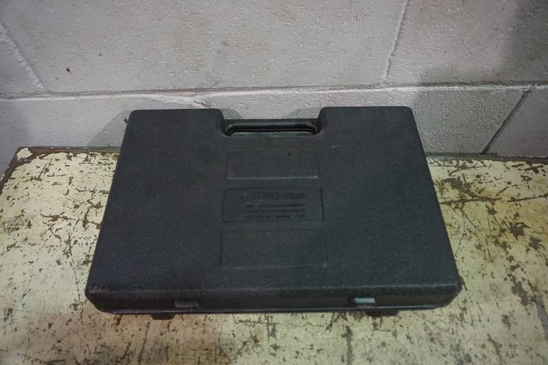lot 32 image: ATD Model 360 Deluxe AC Clutch Hub Puller & Installer Kit With Case