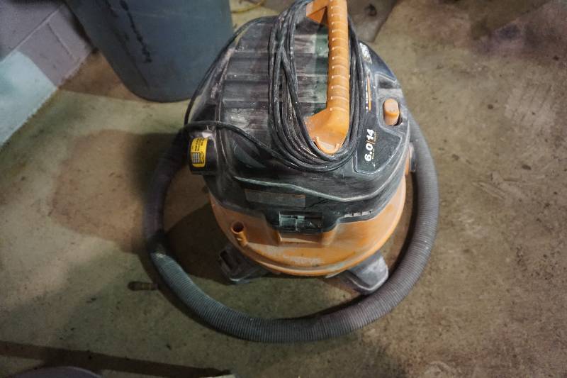 lot 44 image: Ridgid Brand 6.5 hp 14 Gallon Shop Vac