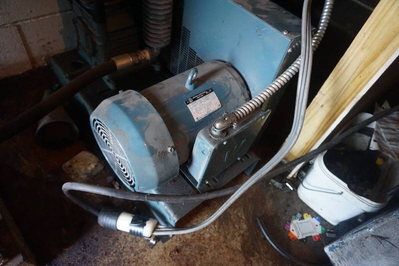 lot 10 image: World Wide Electrics HD High Capacity Air Compressor