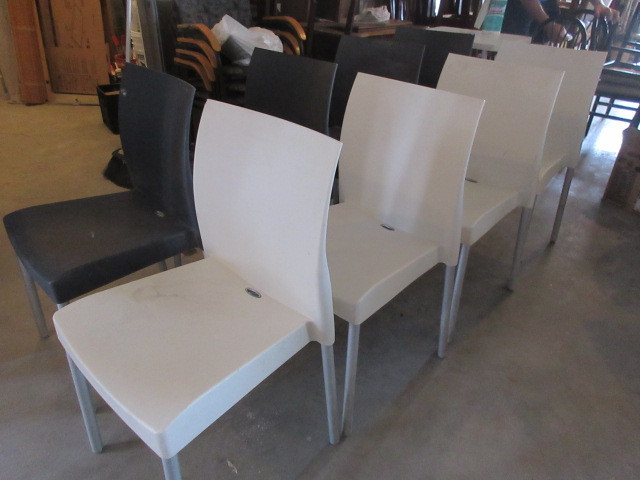 lot 115 image: HARD PLASTIC COMMERCIAL CHAIRS