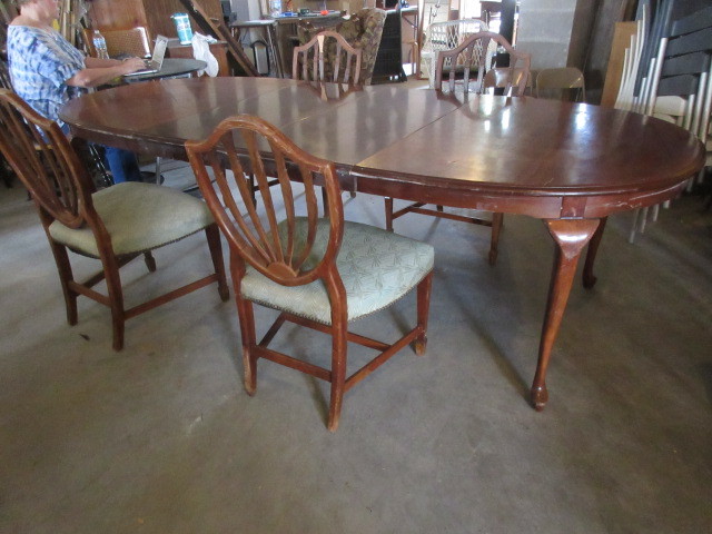 lot 104 image: FORMAL DINING SET