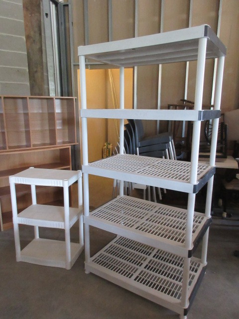 lot 122 image: WHITE PLASTIC SHELVING