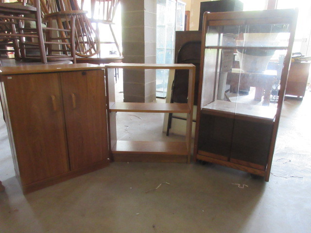 lot 125 image: OAK ENTERTAINMENT PACKAGE