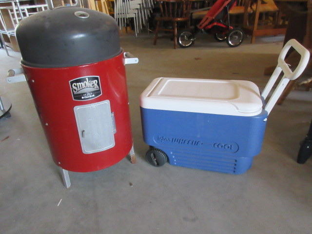 lot 134 image: SMOKER AND COOLER