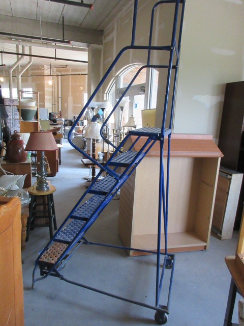 lot 136 image: ROLLING LADDER