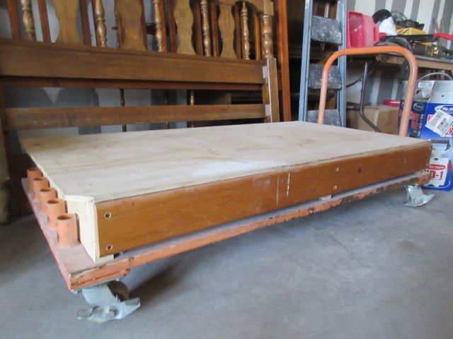 lot 141 image: FLATBED CART