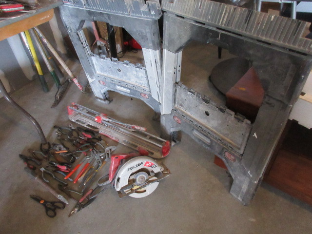 lot 143 image: SAWHORSES AND ASSORTED TOOLS