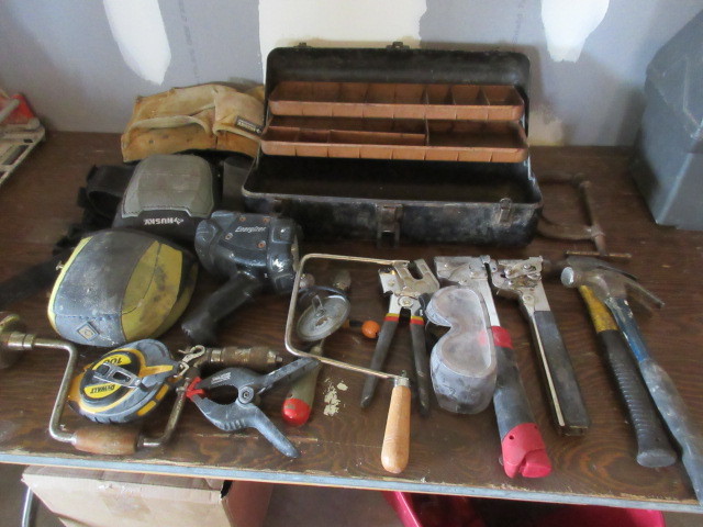 lot 144 image: ASSORTED CONTRACTORS HANDTOOLS AND TOOLBOX