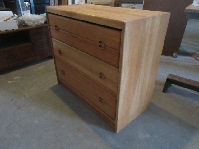 lot 103 image: OAK 3 DRAWER DRESSER