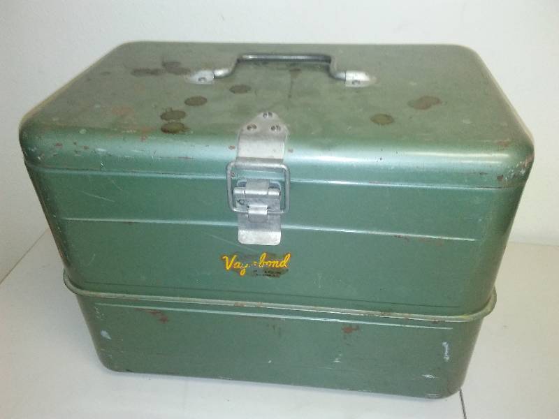 lot 131 image: Vintage metal cooler by Vagabond