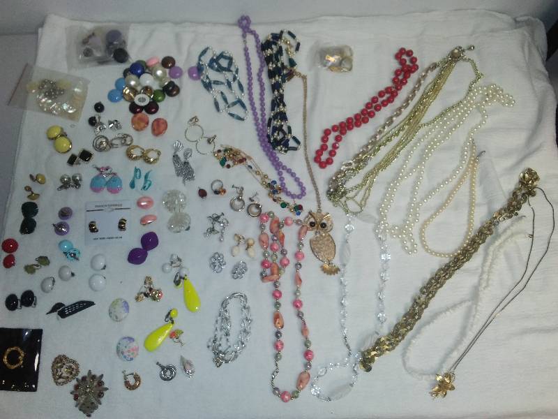lot 135 image: Huge lot of Vintage costume jewelry