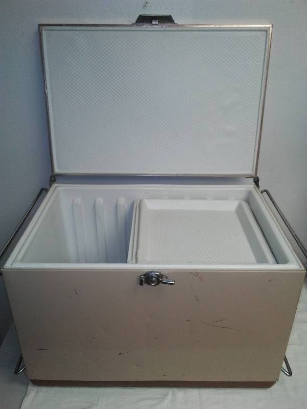 lot 140 image: Coleman fridge size cooler