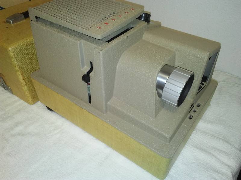 lot 141 image: Vintage Slide projector by Revere 555 HP