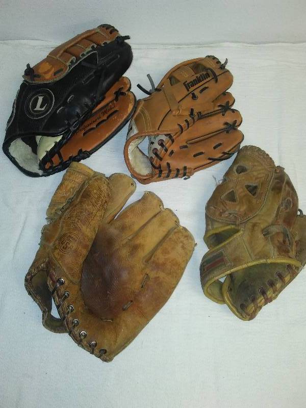 lot 146 image: 4 vintage baseball gloves