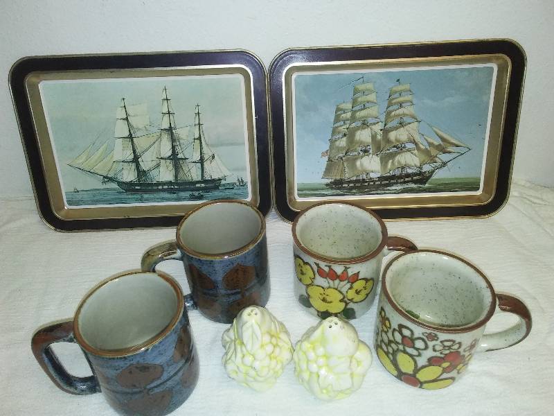 lot 150 image: Vintage metal trays Frigates constellation and Constitution