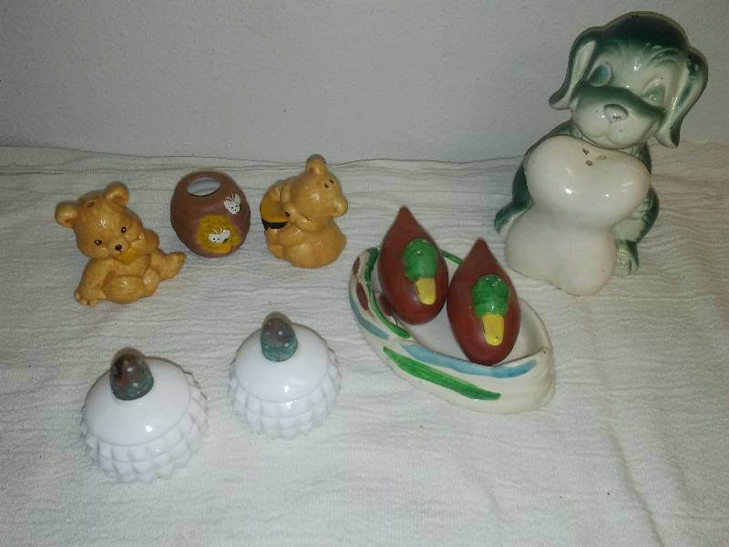 lot 155 image: 4 sets of vintage salt and pepper shakers made in Japan