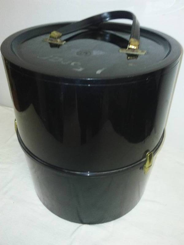 lot 157 image: Vintage wig box and style head