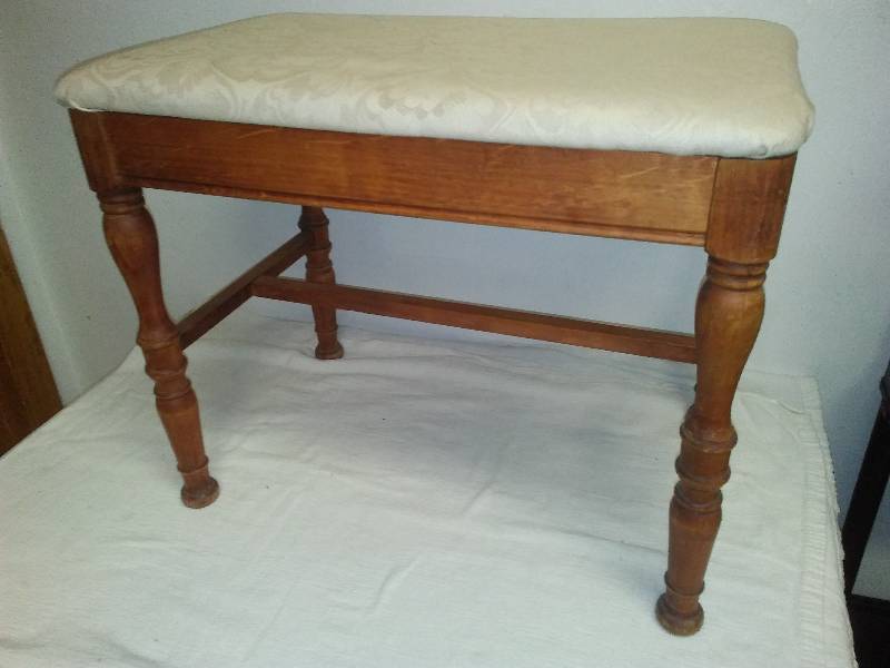 lot 160 image: Vintage wood padded bench