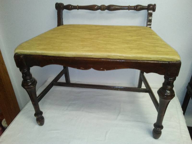 lot 161 image: Vintage wood padded bench