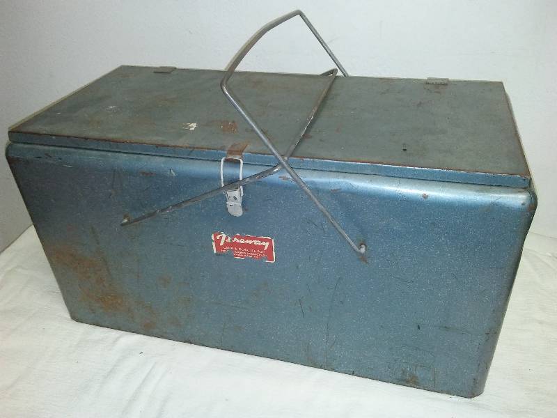 lot 163 image: Preway camp and picnic ice box cooler