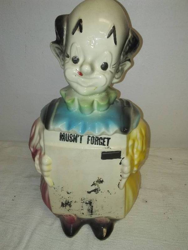 lot 164 image: Vintage clown cookie jar