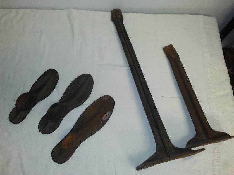 lot 176 image: Antique cobbler set of 5