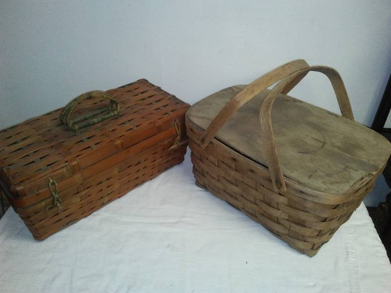 lot 177 image: Vintage picnic baskets (2)