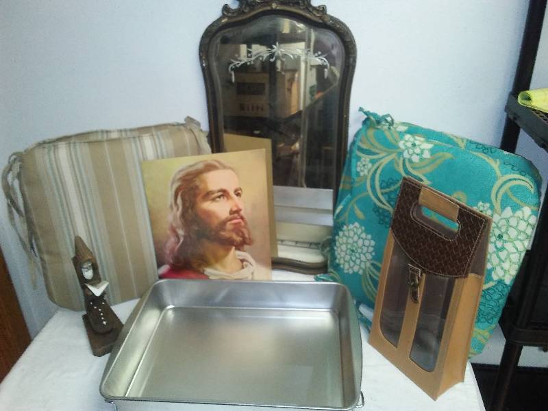 lot 190 image: Vintage mirror and more