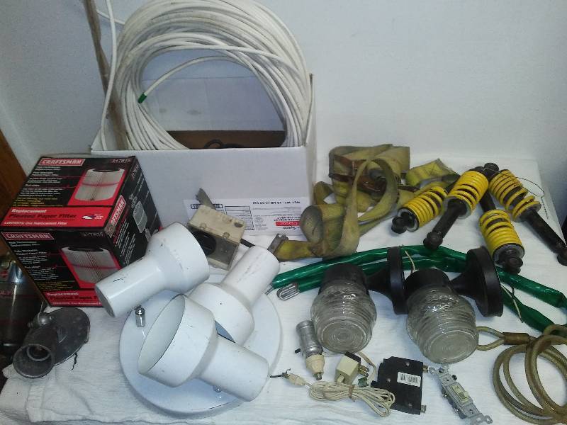 lot 205 image: Miscellaneous man stuff