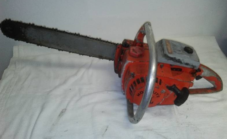 lot 207 image: Homelite 16 in chainsaw