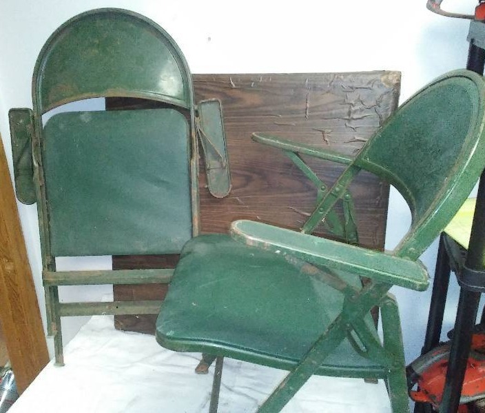 lot 209 image: Vintage Army folding chairs and table