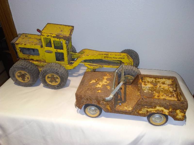 lot 221 image: Vintage Ford Nylint, Tonka Road grader