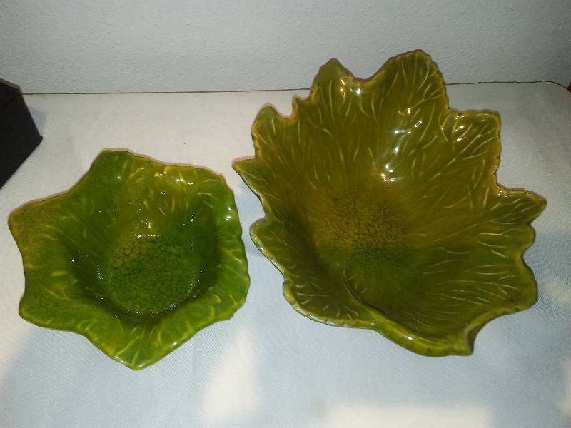 lot 225 image: Vintage ChipDip Serving Bowls