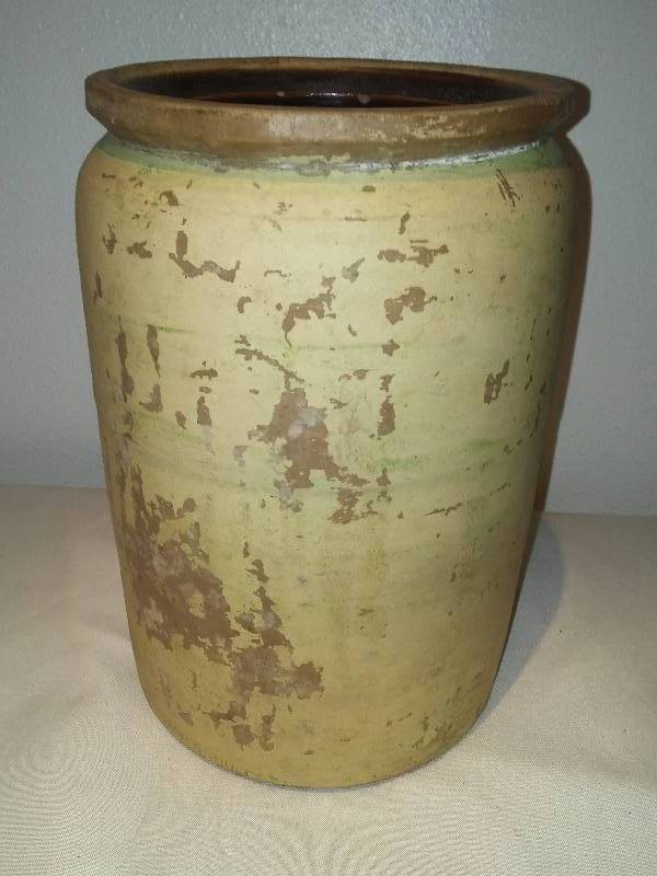 lot 226 image: Vintage Crock, 9 inches tall