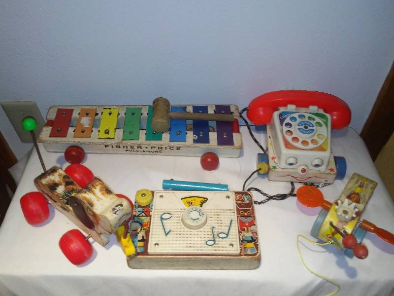 lot 232 image: Vintage Fisher Price Pull Toys (5)