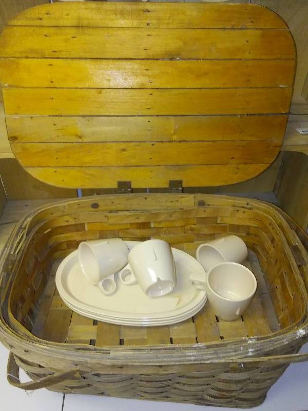 lot 240 image: Vintage Woven Picnic Basket with service for four