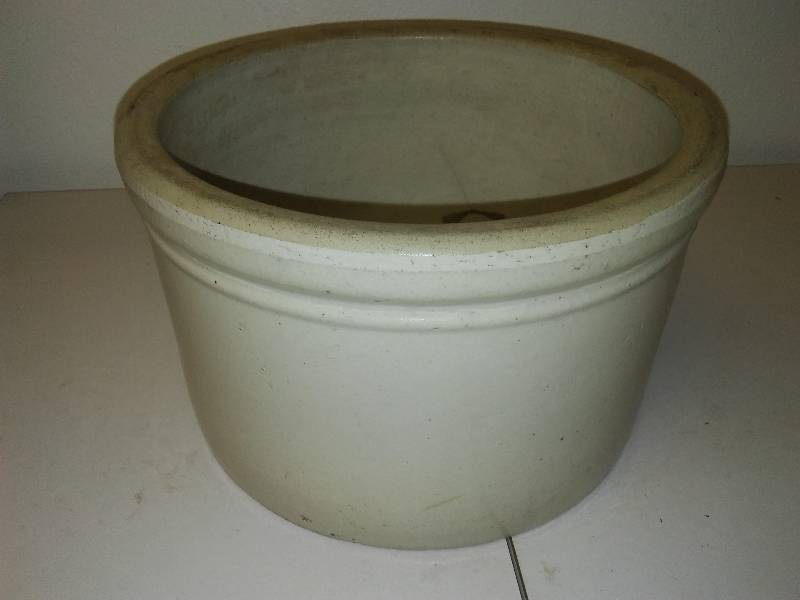lot 245 image: Vintage Crock, 6 tall x 9.5 diameter