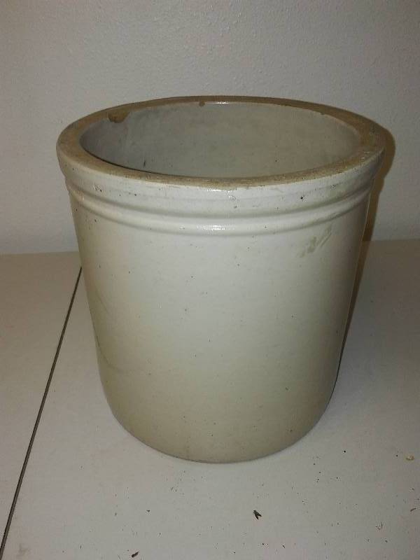 lot 248 image: Vintage Crock, 8 Tall x 8 Diameter