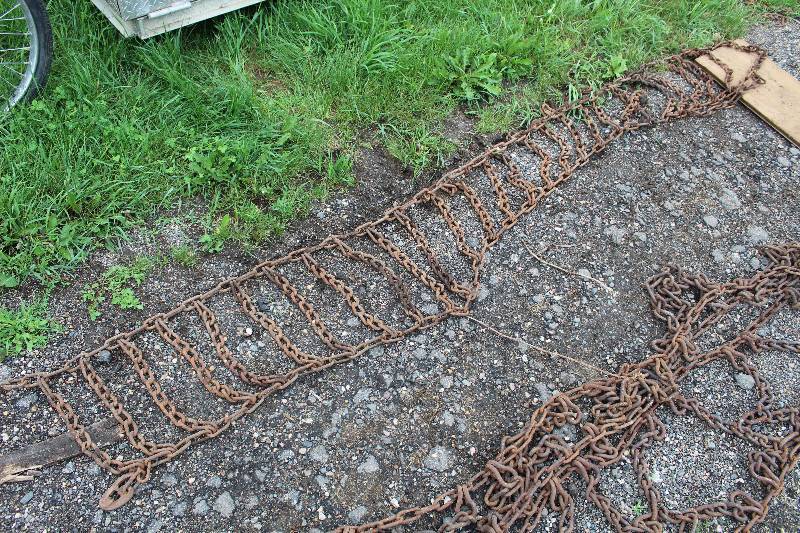 lot 421 image: Lot of (2) Matching Tire Chains