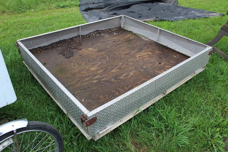 lot 433 image: Aluminum Truck Bed Box w Lights