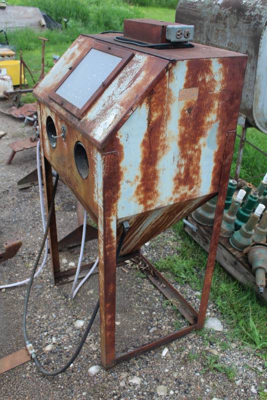 lot 439 image: Dayton Electric Sand Blasting Box